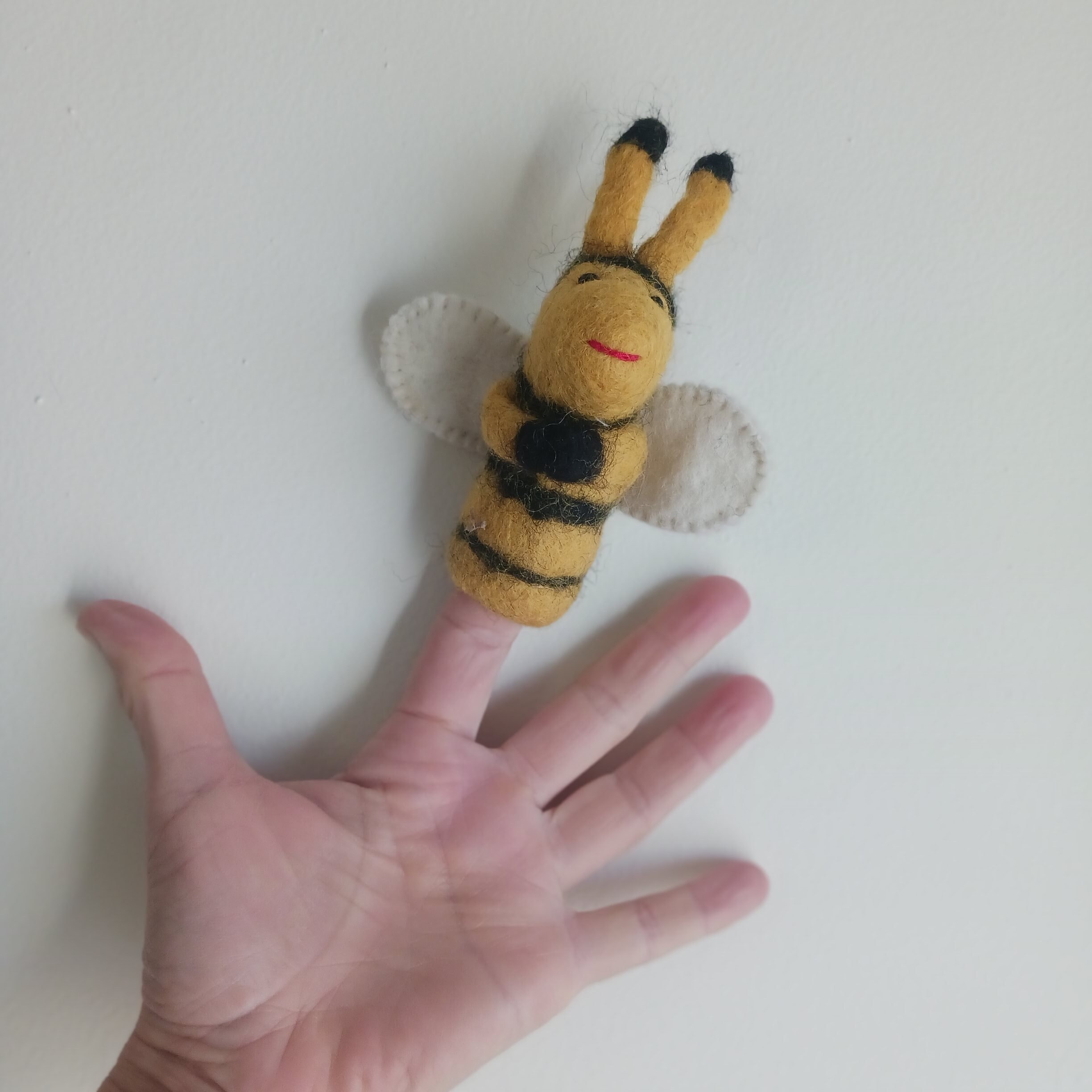 decorating bee finger puppet