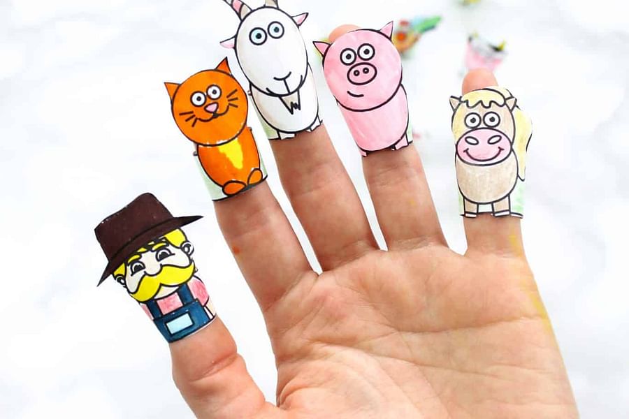 making paper cylinder for finger puppet